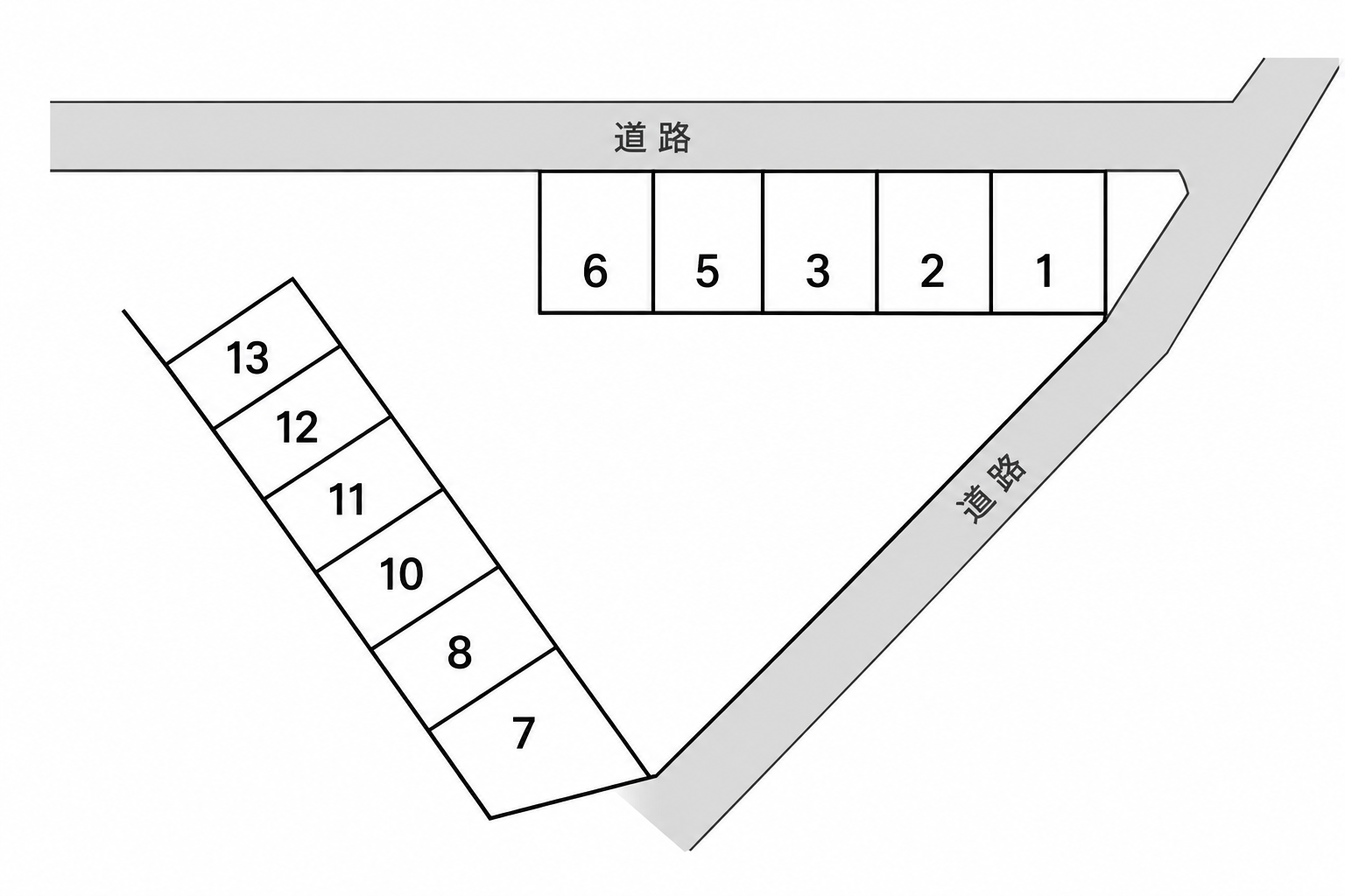 川面5丁目パーキングの区割り図。道路側は左から6・5・3・2・1番、斜めの列は上から13・12・11・10・8・7番。